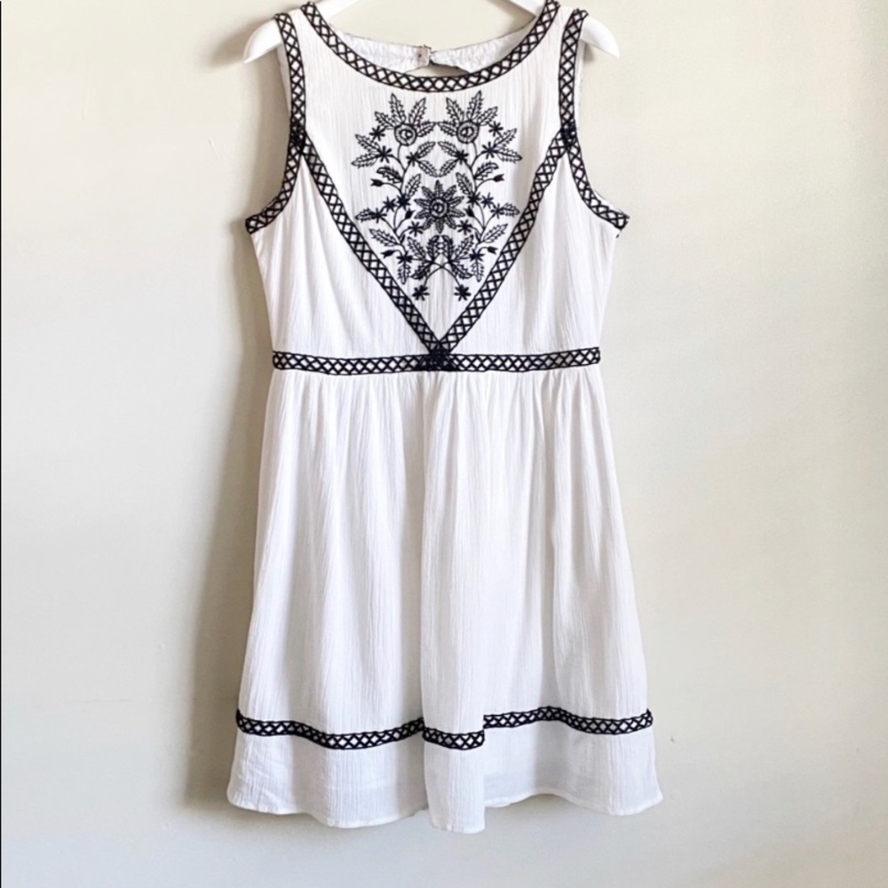 Nicole Miller White Embroidery Dress Mini Size 12